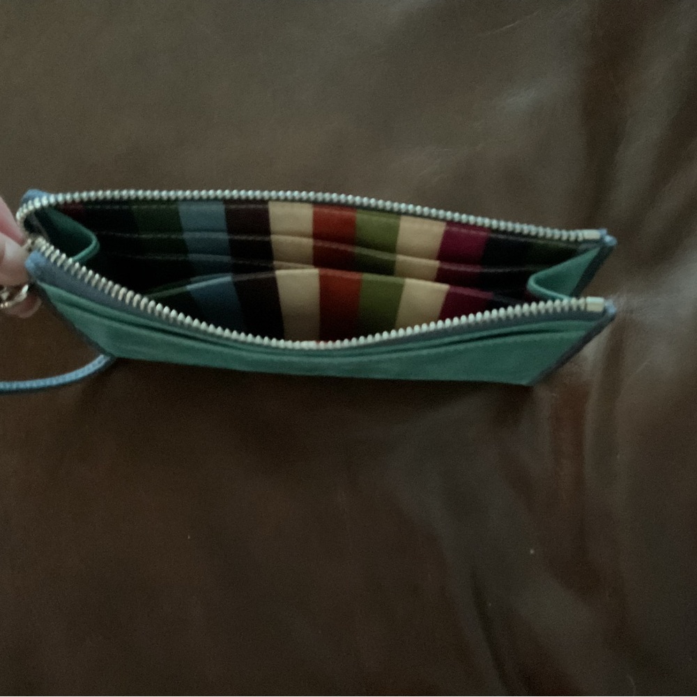 Coach leather 2 tone wristlet - Picture 3 of 4